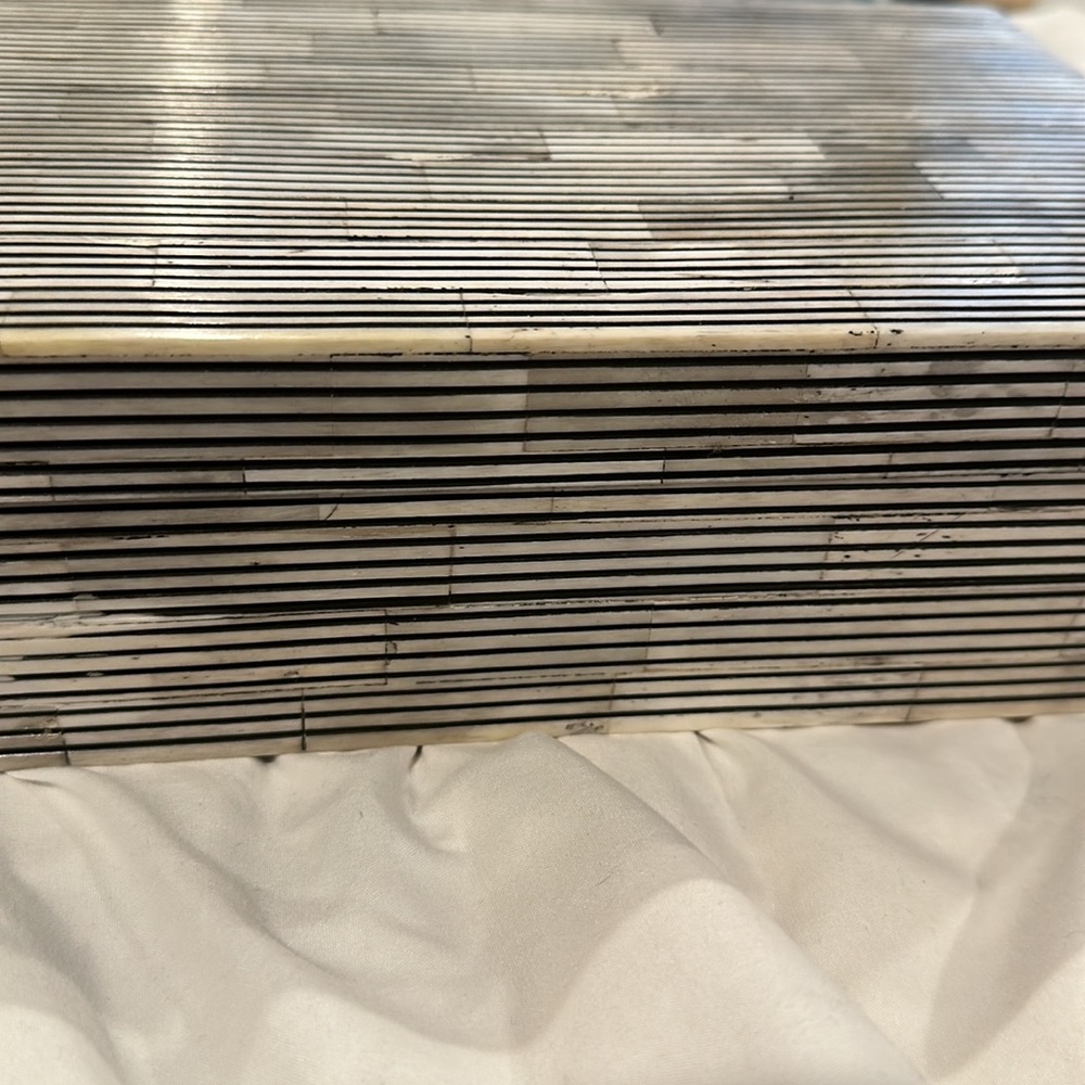 Box - Picture 2 of 7